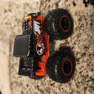 Hot Wheels Monster Jam Truck BONE SHAKER Scale 1:64 Skull
